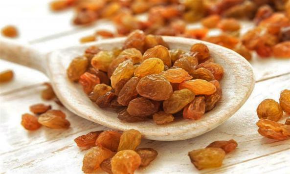 What are the Advantages of Eating Raisins?