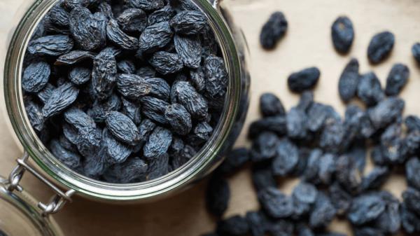 What Snacks can Make with Raisins?