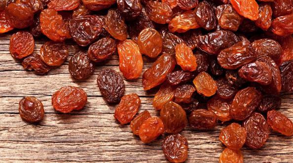 5 Benefits of Raisins to Make Snack