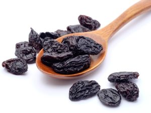 advantages of black raisins