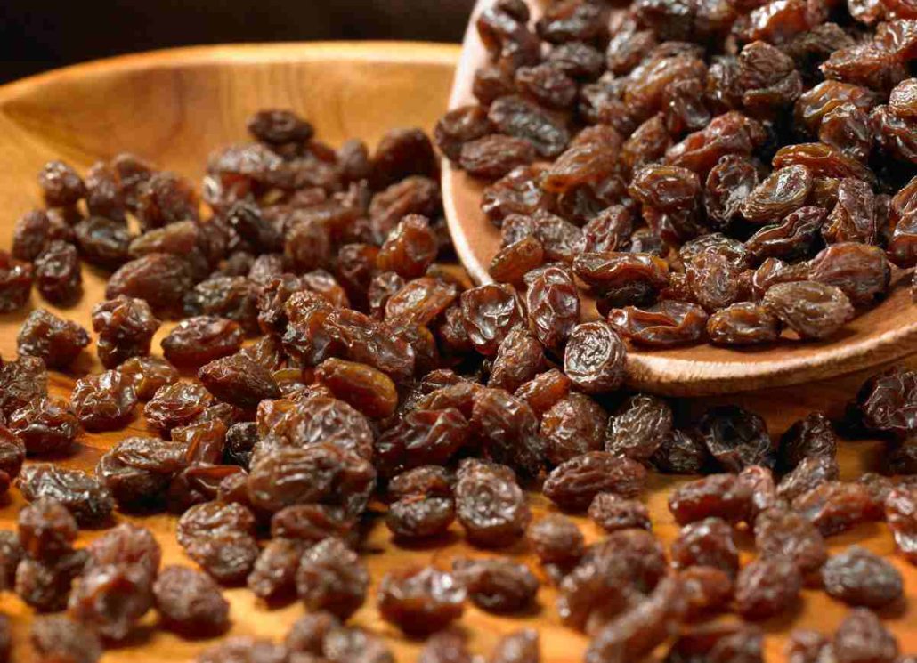  Buy the best types of black brown raisins at a cheap price 