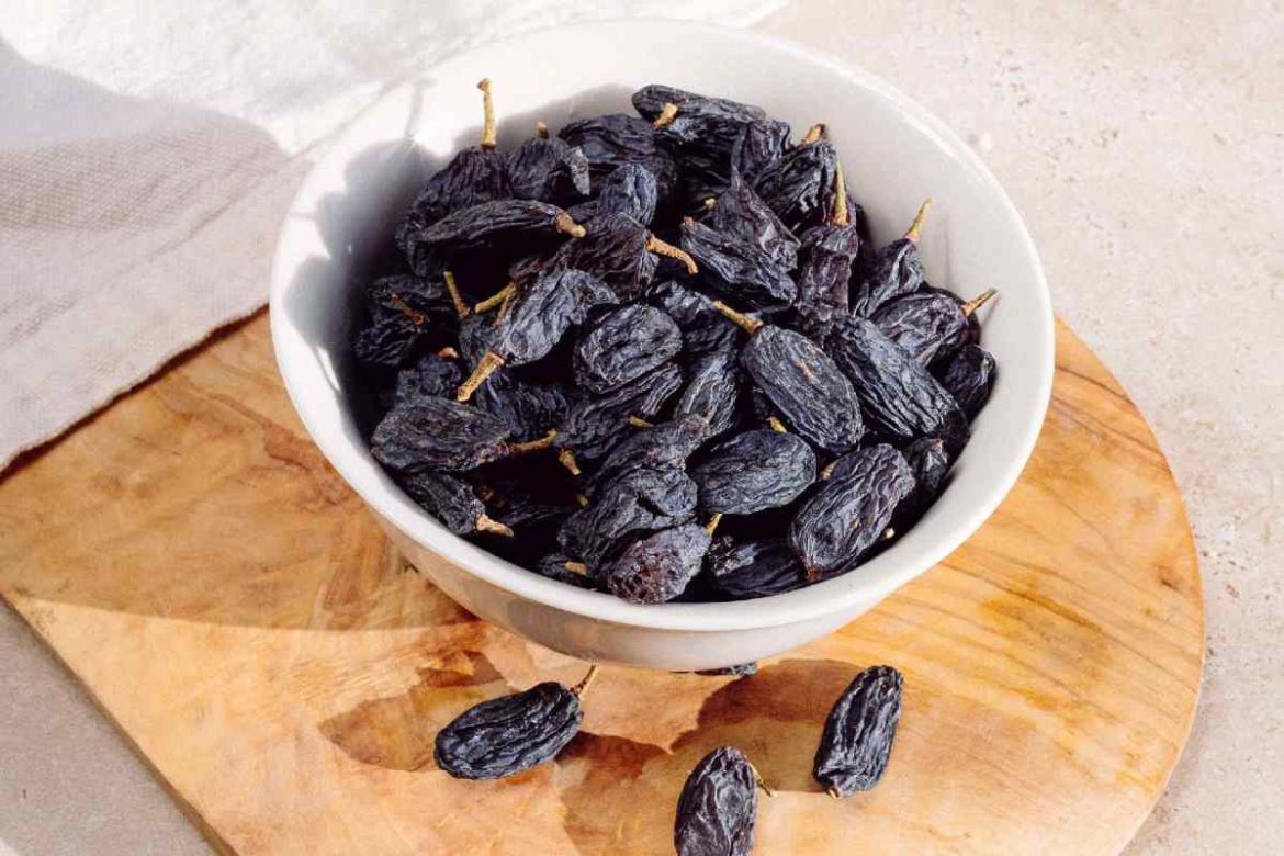 Buy All Kinds of balck raisins At The Best Price