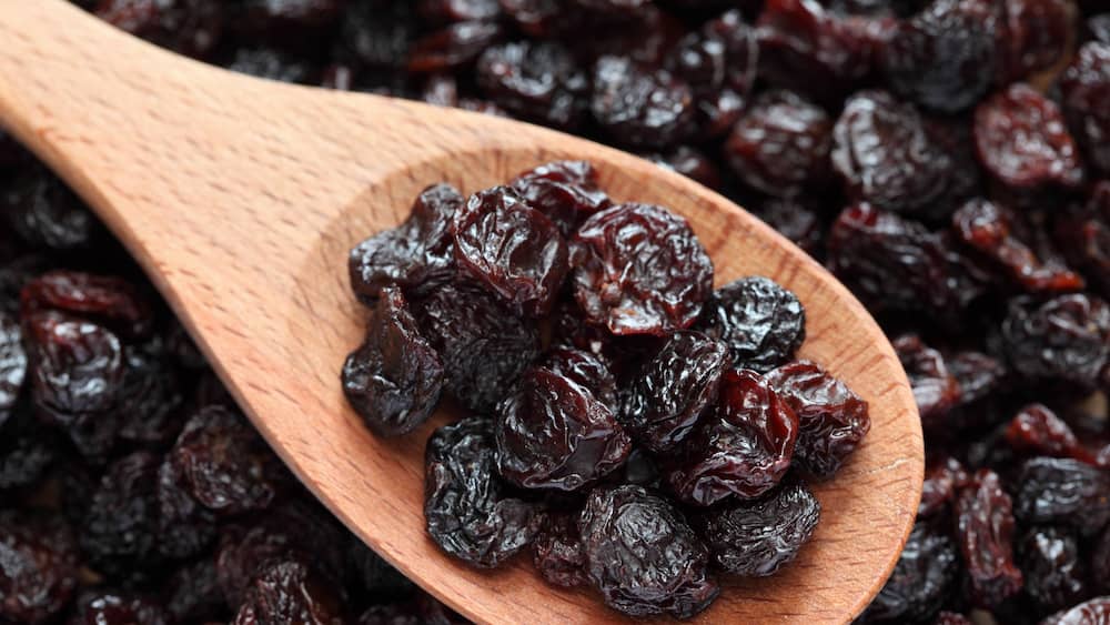  advantages of black raisins disadvantages 
