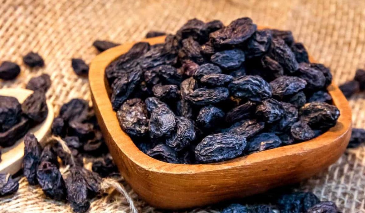 Buy organic dried black grapes + Best Price