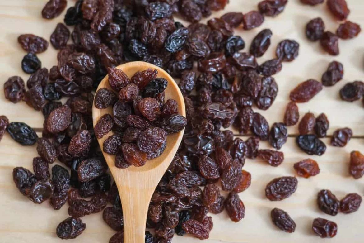 Brown Raisins in India; Plump Wrinkled Texture Selenium Zinc Source Immune System Improver