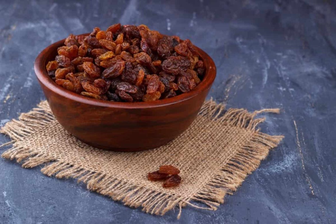 Organic Sultana Raisins (Golden Raisin) Yellow Brown Contains Fiber Strengthen Bone